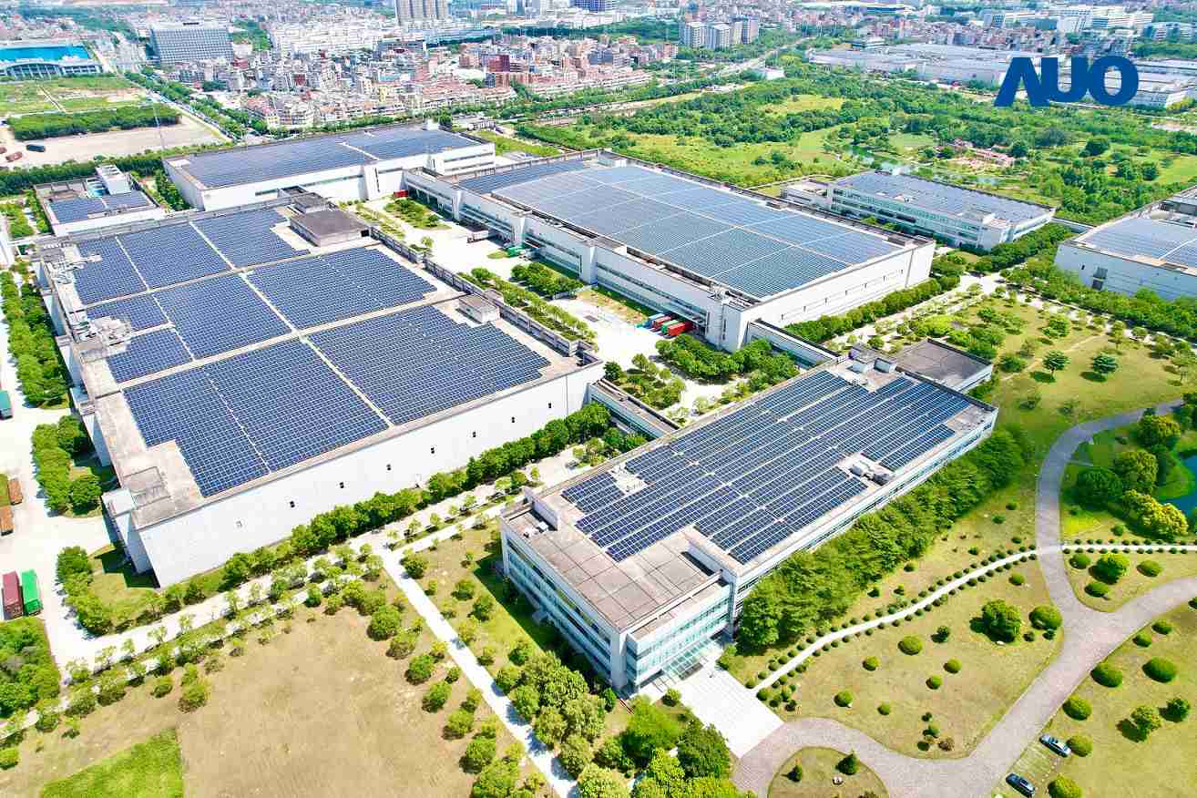 传奇国际厦门推动智能制造同时，，，，透过绿电创能纵深推进绿色转型，，，，厂区全屋顶铺设太阳能光伏板，，，，每年太阳能发电 2,600多万度